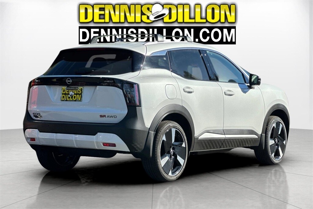 2026 Nissan Kicks SR photo 2