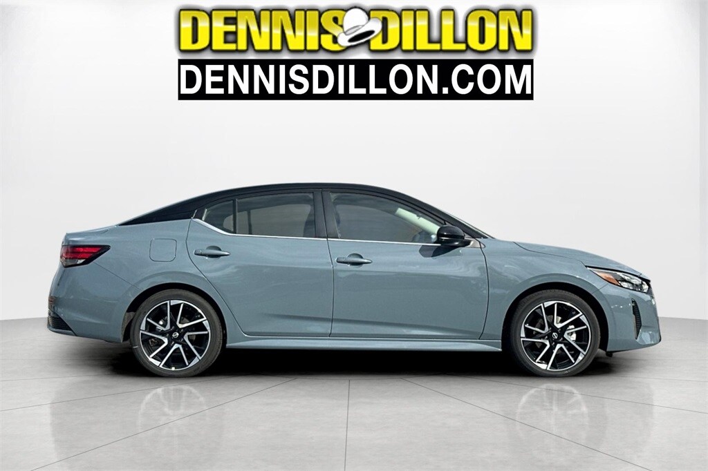 2025 Nissan Sentra SR photo 2