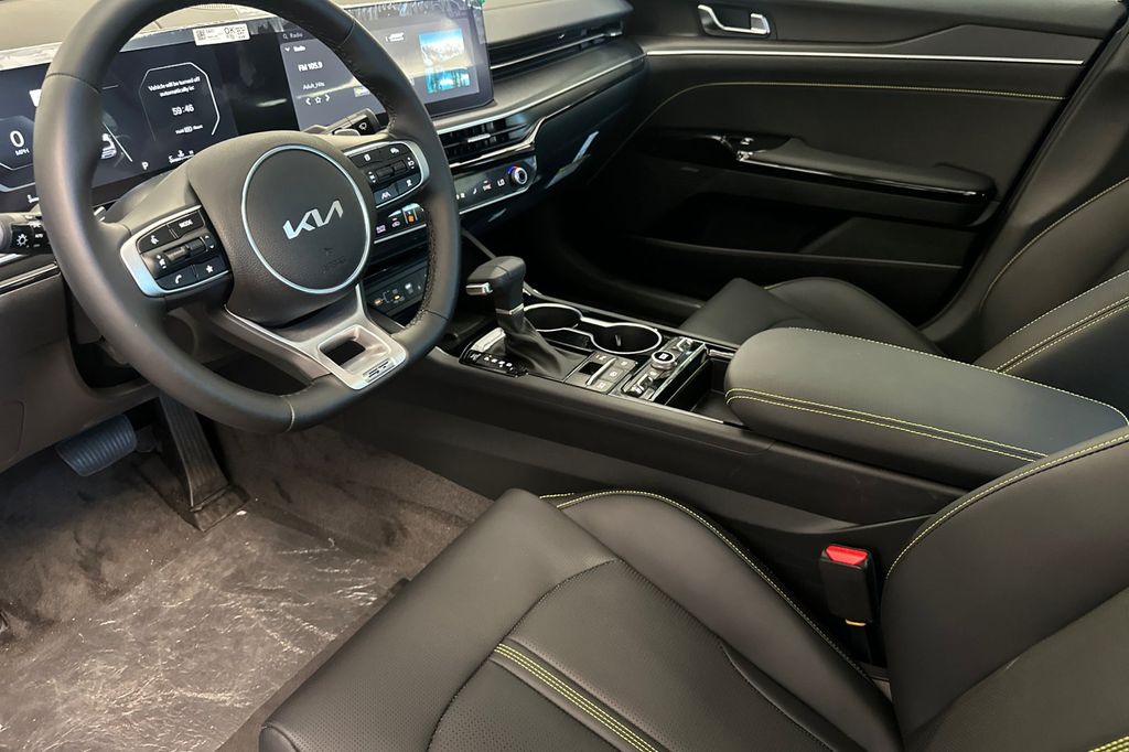 2026 Kia K5 GT - Photo 11