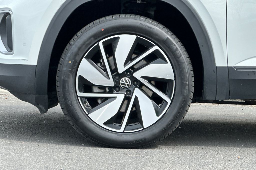 2024 Volkswagen Atlas SE w/Tech - Photo 28