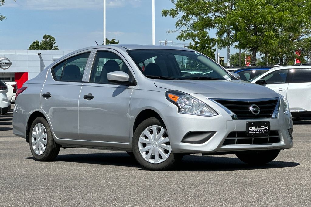 2017 Nissan Versa 1.6 S MT's photo