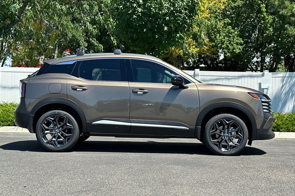 New 2026 Nissan Kicks SR SUV