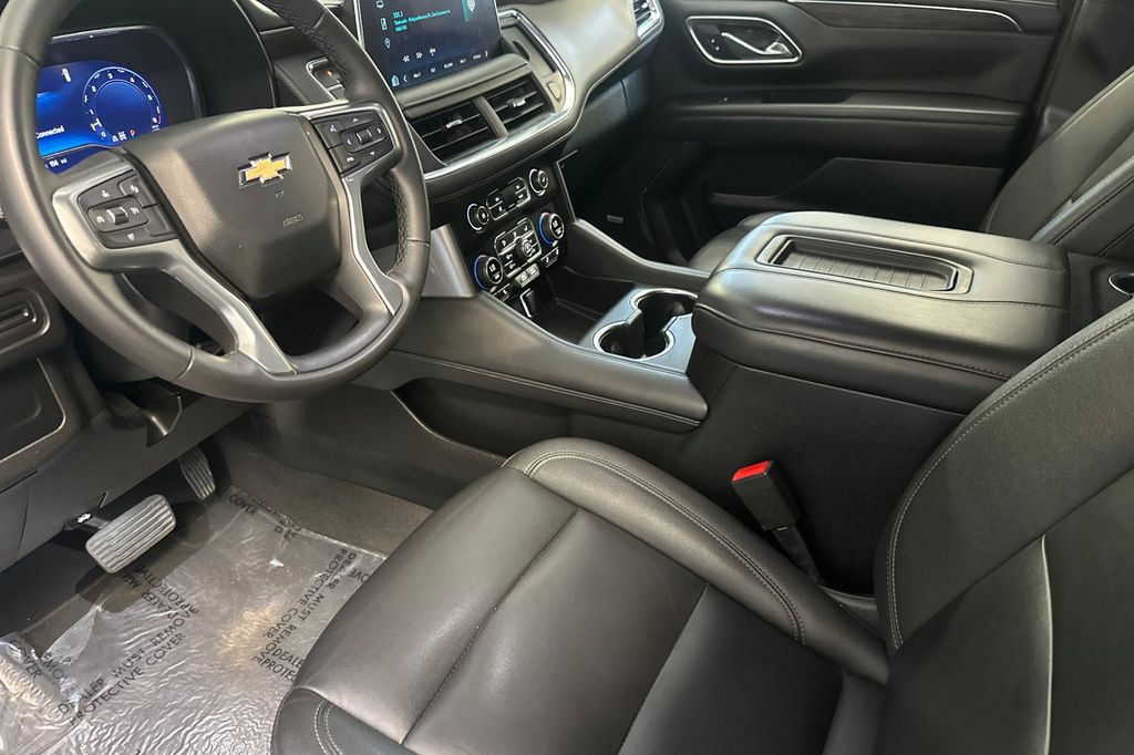 2024 Chevrolet Suburban LT - Photo 10