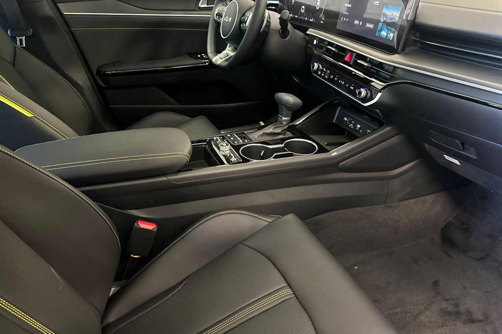2026 Kia K5 GT - Photo 16