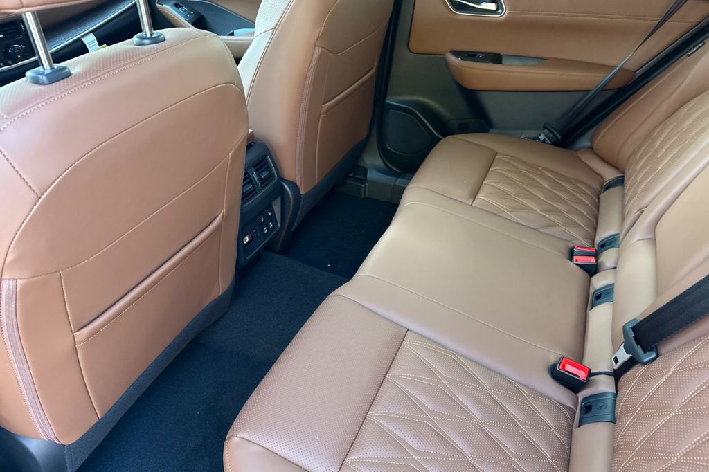 2026 Nissan Rogue Platinum - Photo 11