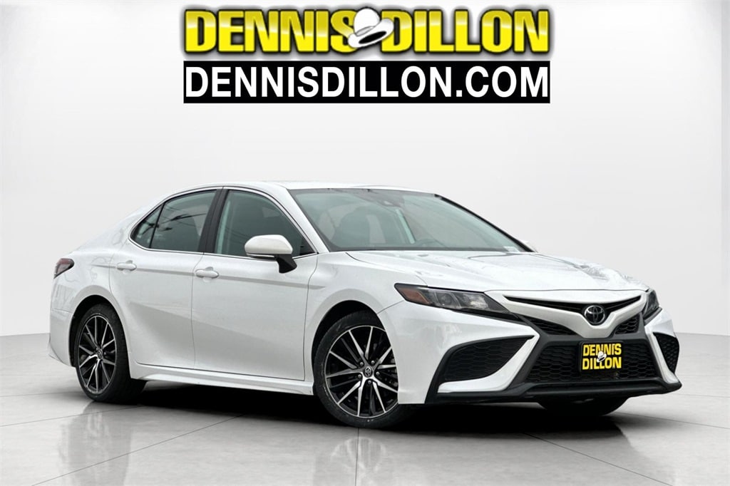 2024 Toyota Camry SE's photo