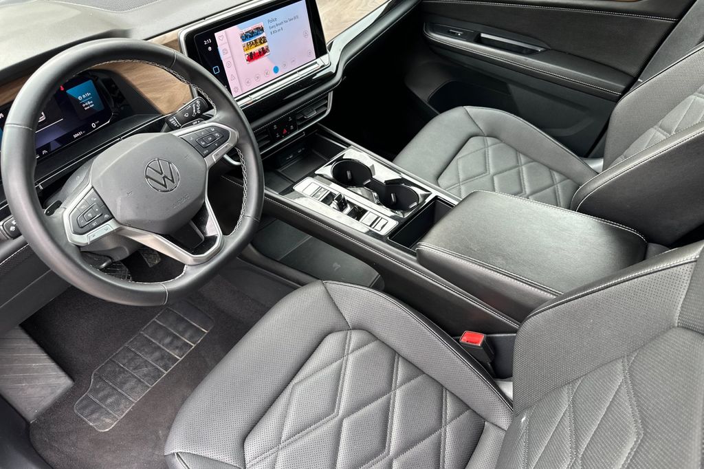 2024 Volkswagen Atlas SE w/Tech - Photo 10