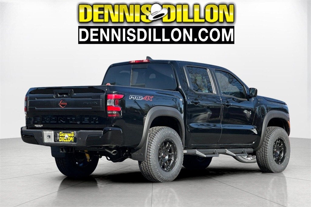 2025 Nissan Frontier PRO-4X photo 2