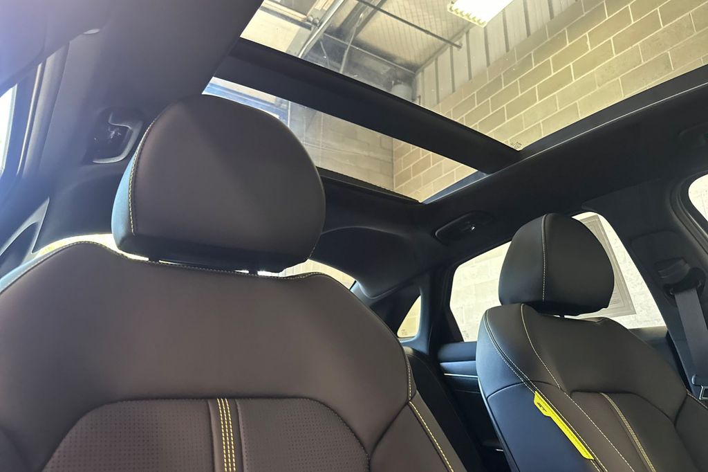 2026 Kia K5 GT - Photo 17