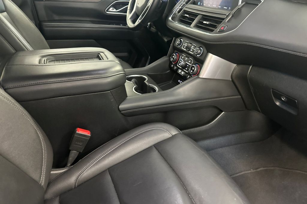 2024 Chevrolet Suburban LT - Photo 17