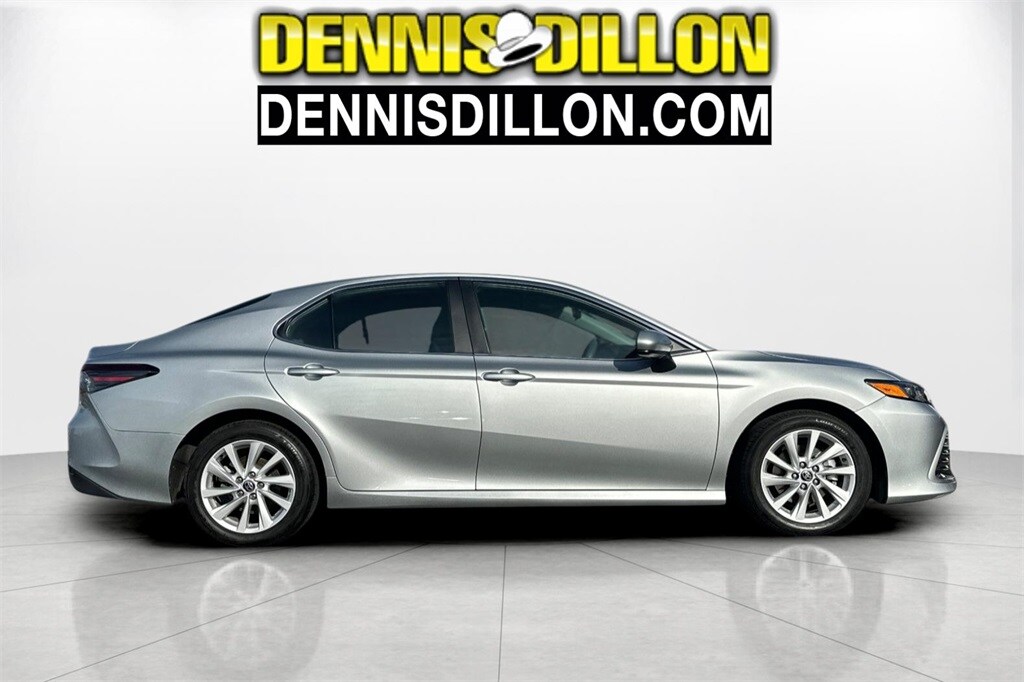 2021 Toyota Camry LE photo 2