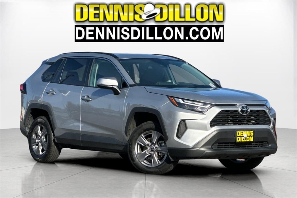 2024 Toyota RAV4 XLE's photo