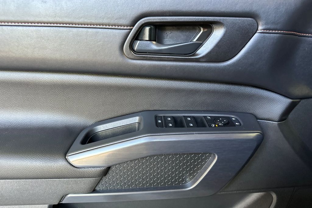 2025 Nissan Pathfinder Rock Creek - Photo 10