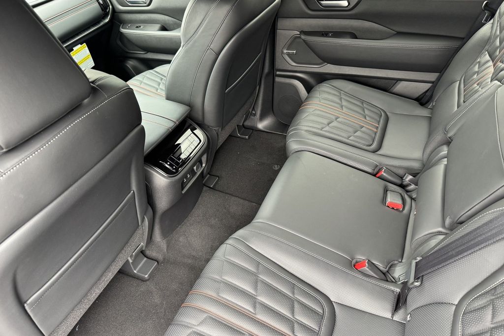 2026 Nissan Armada PRO-4X - Photo 14