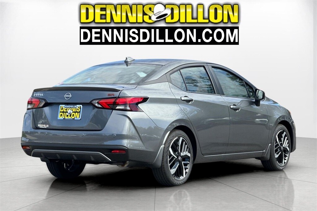 2025 Nissan Versa 1.6 SR photo 2