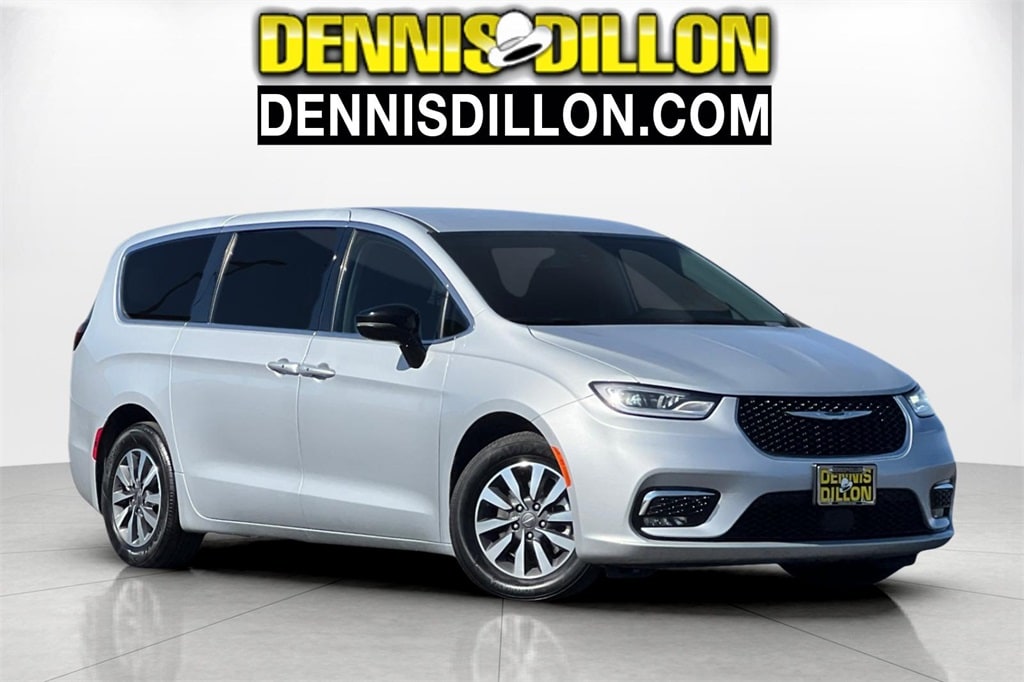 Used 2024 Chrysler Pacifica Plug-In Hybrid Select Van Passenger Van