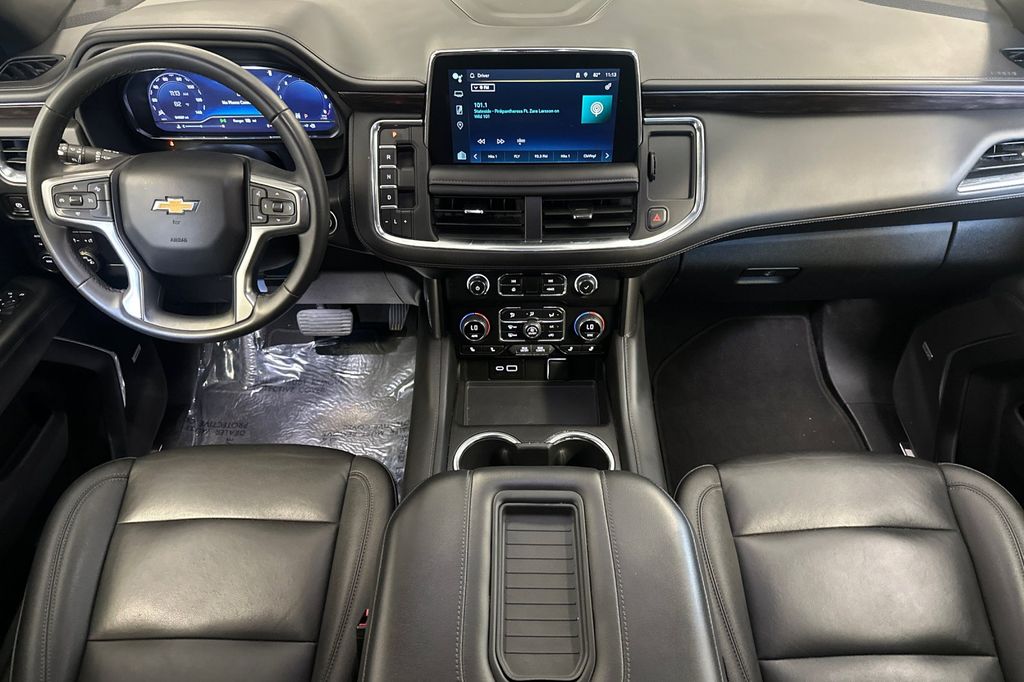 2024 Chevrolet Suburban LT - Photo 13