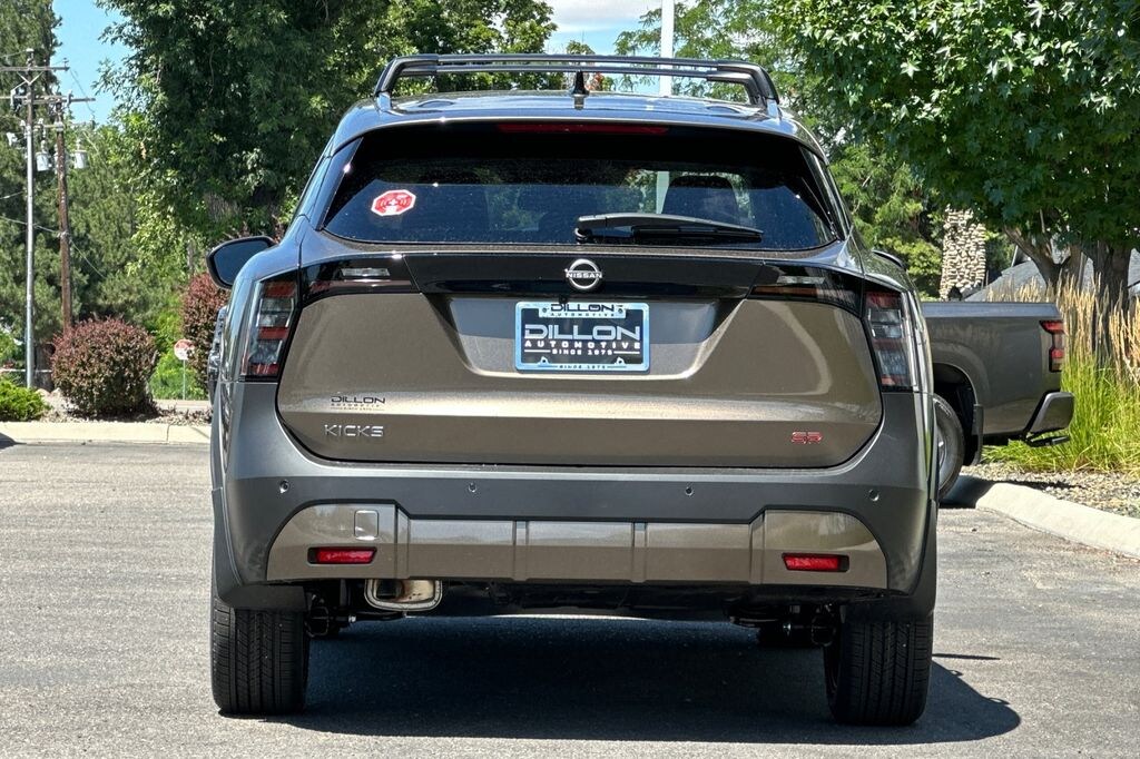 New 2026 Nissan Kicks SR SUV