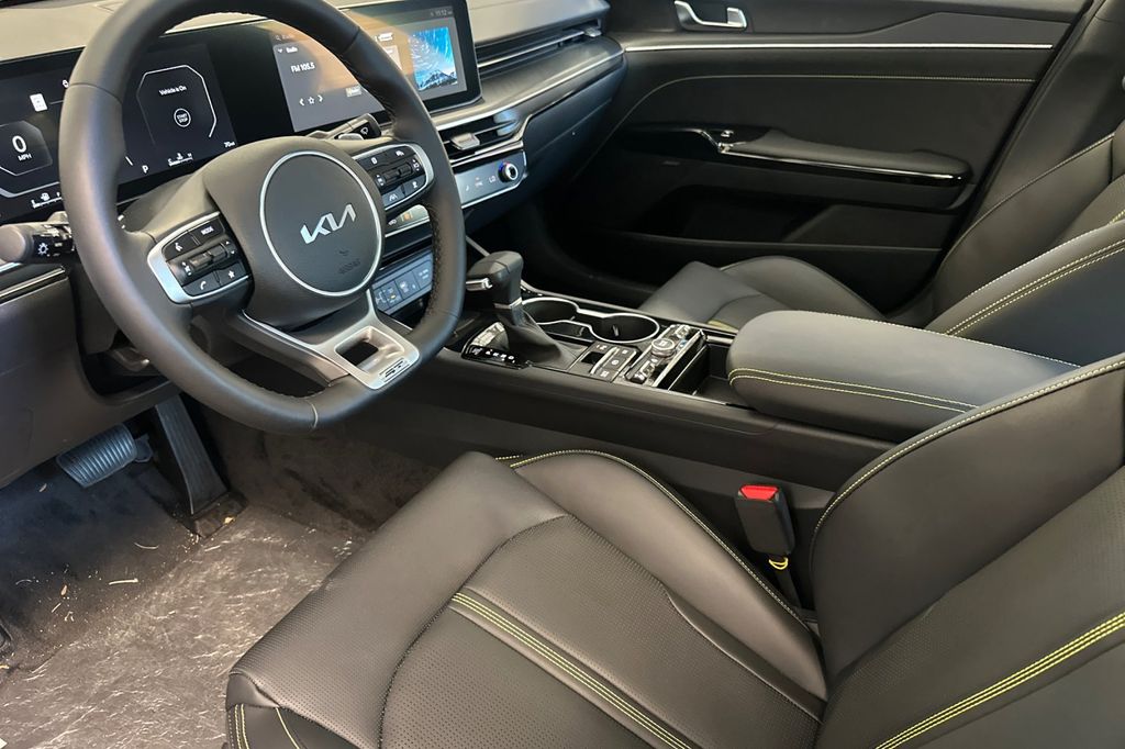 2026 Kia K5 GT - Photo 11