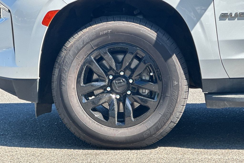 2024 Chevrolet Suburban LT - Photo 28