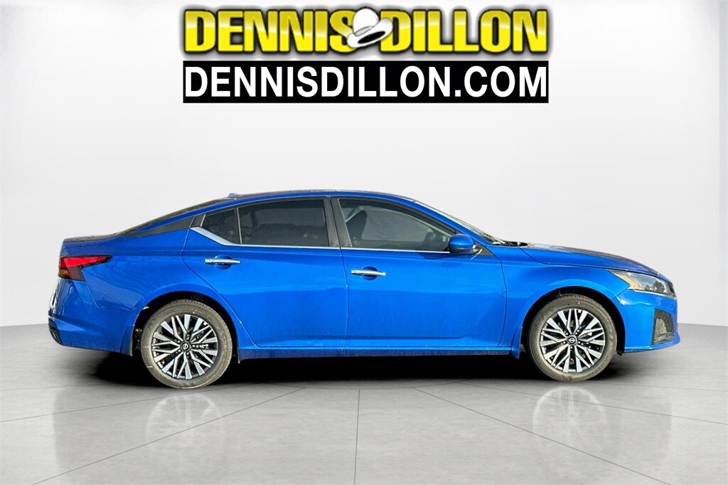 2025 Nissan Altima SV photo 2