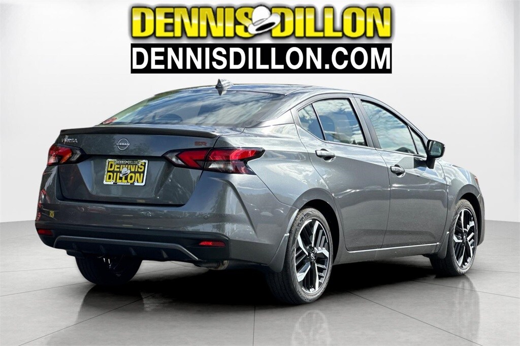 2025 Nissan Versa 1.6 SR photo 3
