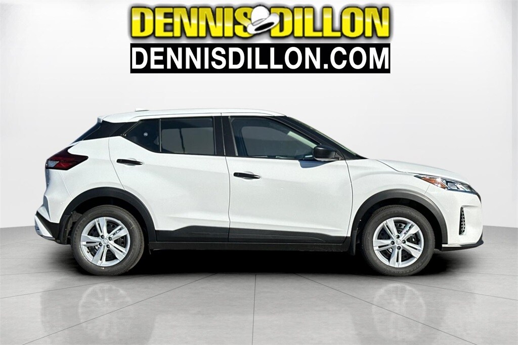 2025 Nissan Kicks Play S photo 2