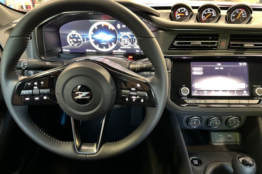 2025 Nissan Z Sport - Photo 11