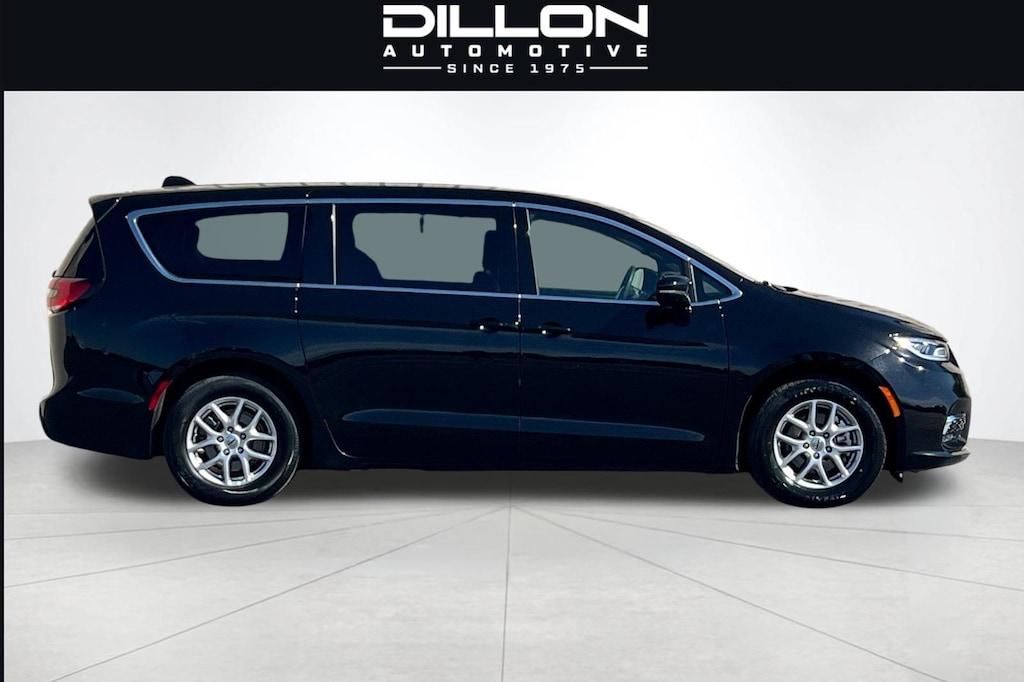 Used 2025 Chrysler Pacifica Select Minivan/Van