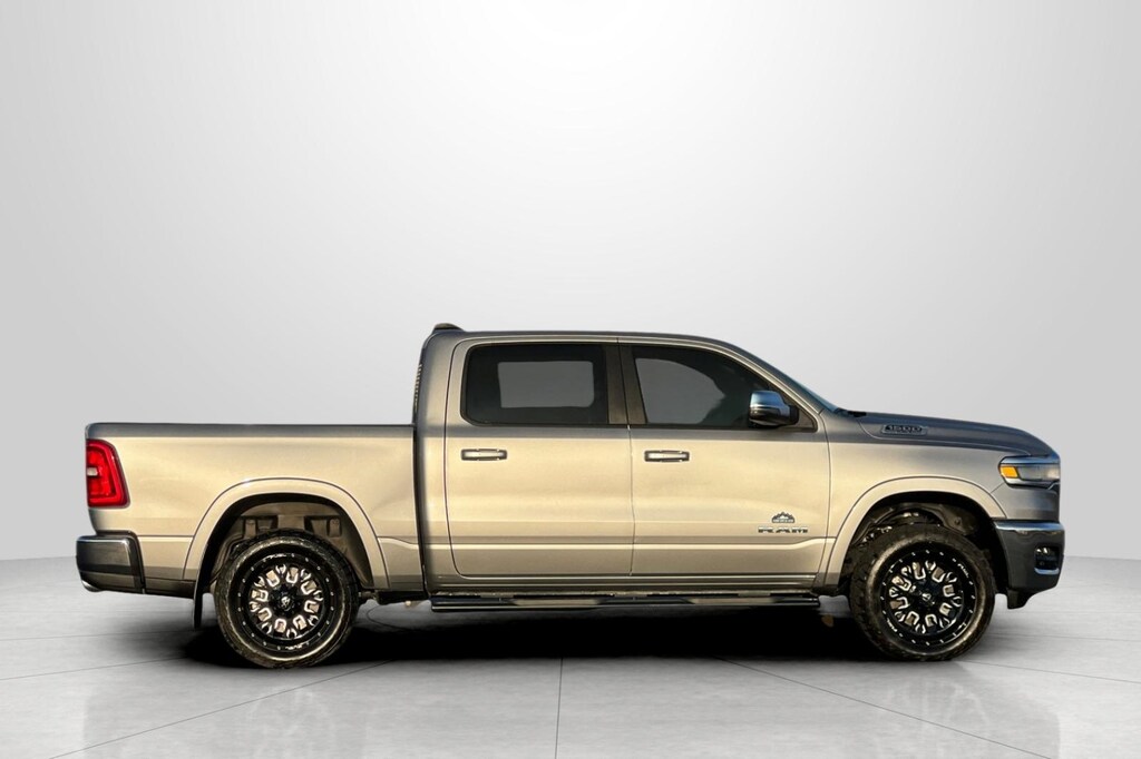 New 2025 Ram 1500 LARAMIE CREW CAB 4X4 5'7 BOX Pickup