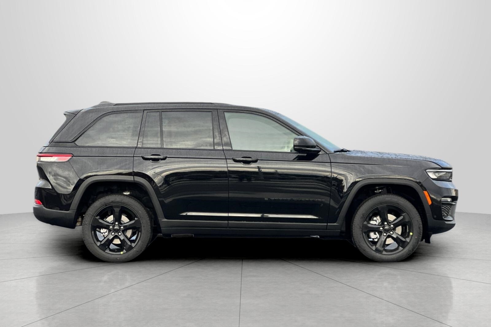 2025 Jeep Grand Cherokee Limited photo 4