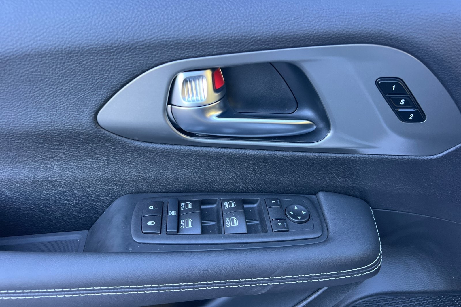 2026 Chrysler Pacifica Select - Photo 8
