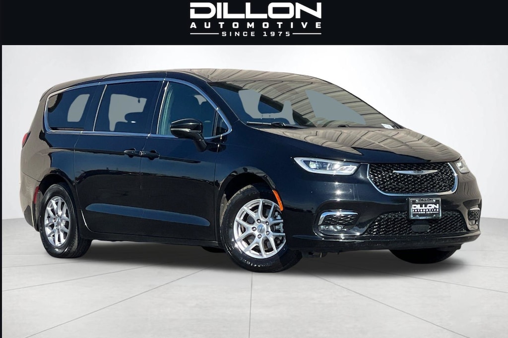 Used 2025 Chrysler Pacifica Select Minivan/Van