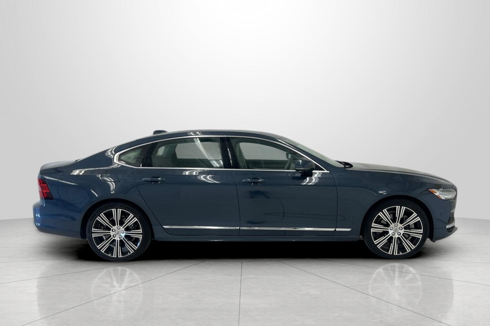 2024 Volvo S90 Recharge Ultimate photo 3