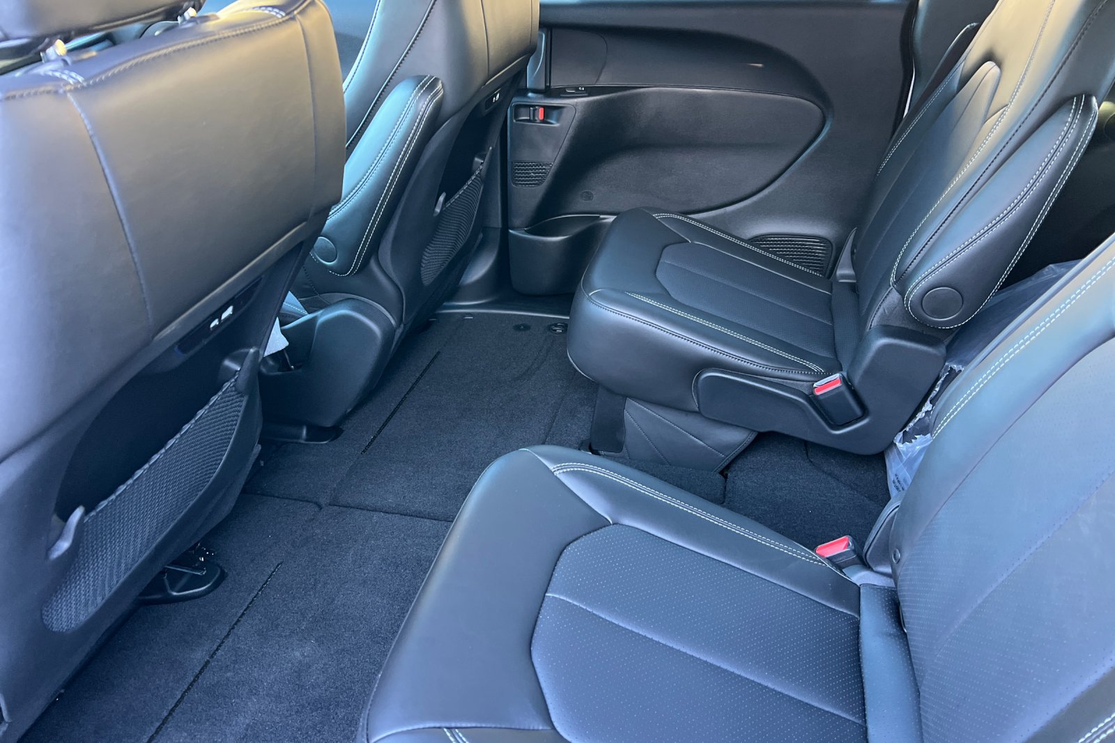 2026 Chrysler Pacifica Select - Photo 9