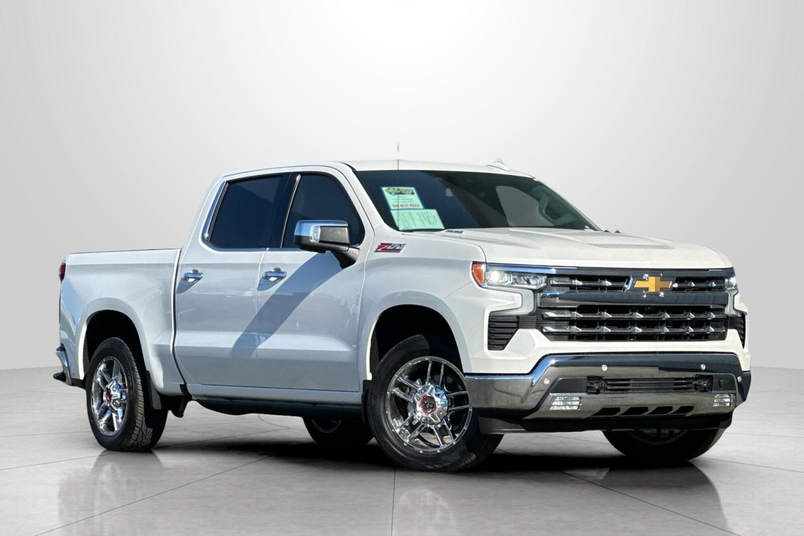 2023 Chevrolet Silverado 1500 LTZ photo 2