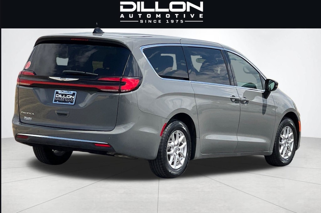 Used 2025 Chrysler Pacifica Select Minivan/Van