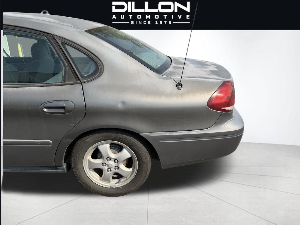 Used 2005 Ford Taurus SE Sedan