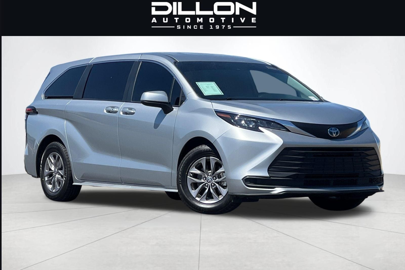 2024 Toyota Sienna LE 8-Passenger Hybrid AWD's photo