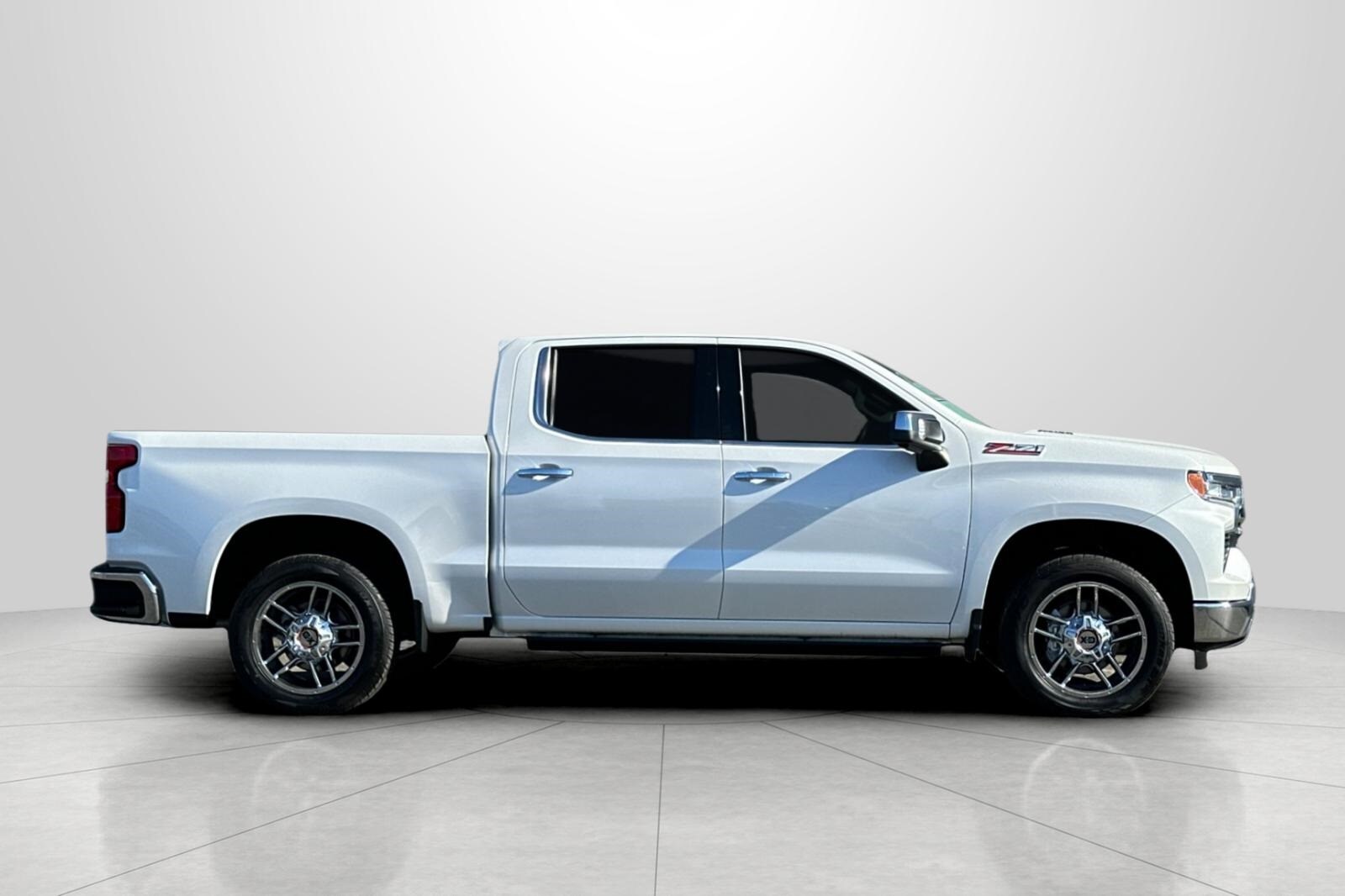 2023 Chevrolet Silverado 1500 LTZ photo 3