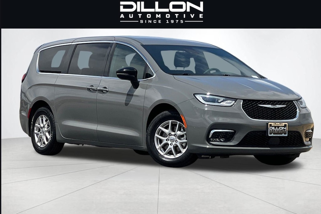 Used 2025 Chrysler Pacifica Select Minivan/Van