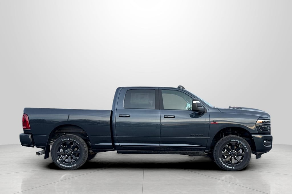 New 2026 Ram 3500 LARAMIE CREW CAB 4X4 6'4 BOX Pickup