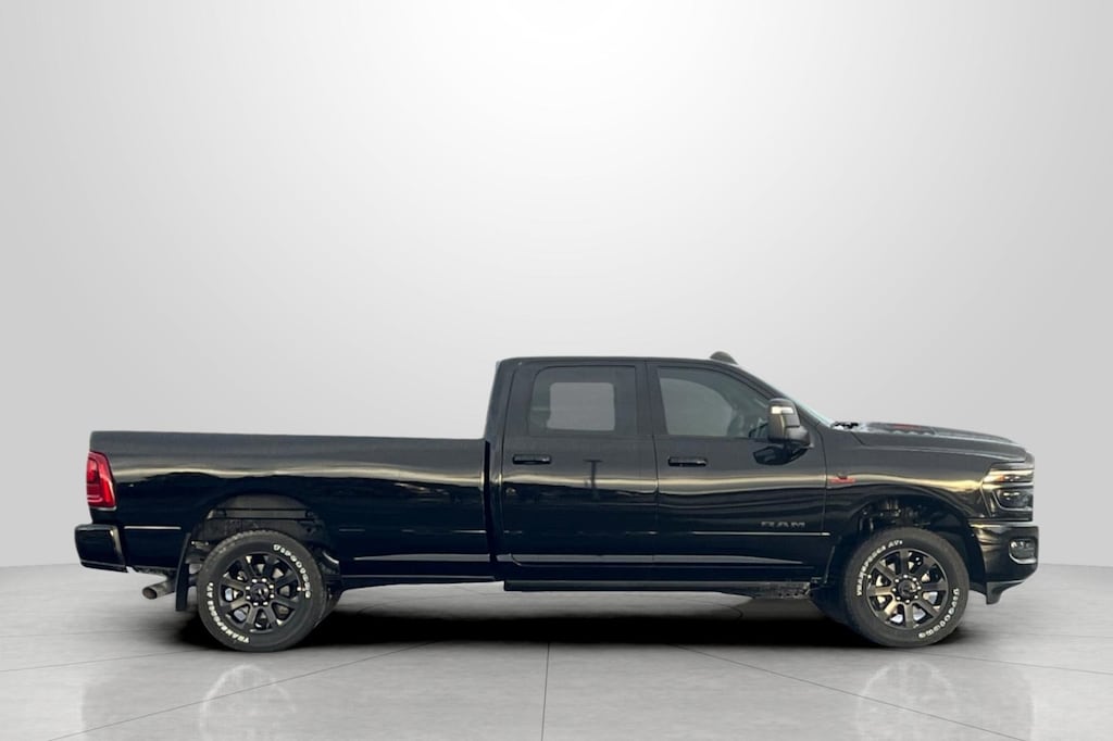 New 2026 Ram 3500 LARAMIE CREW CAB 4X4 8' BOX Pickup