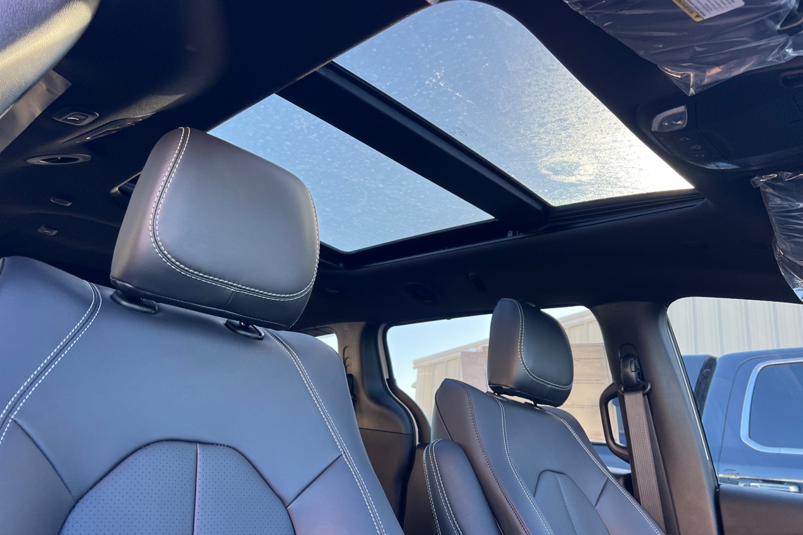 2026 Chrysler Pacifica Select - Photo 15