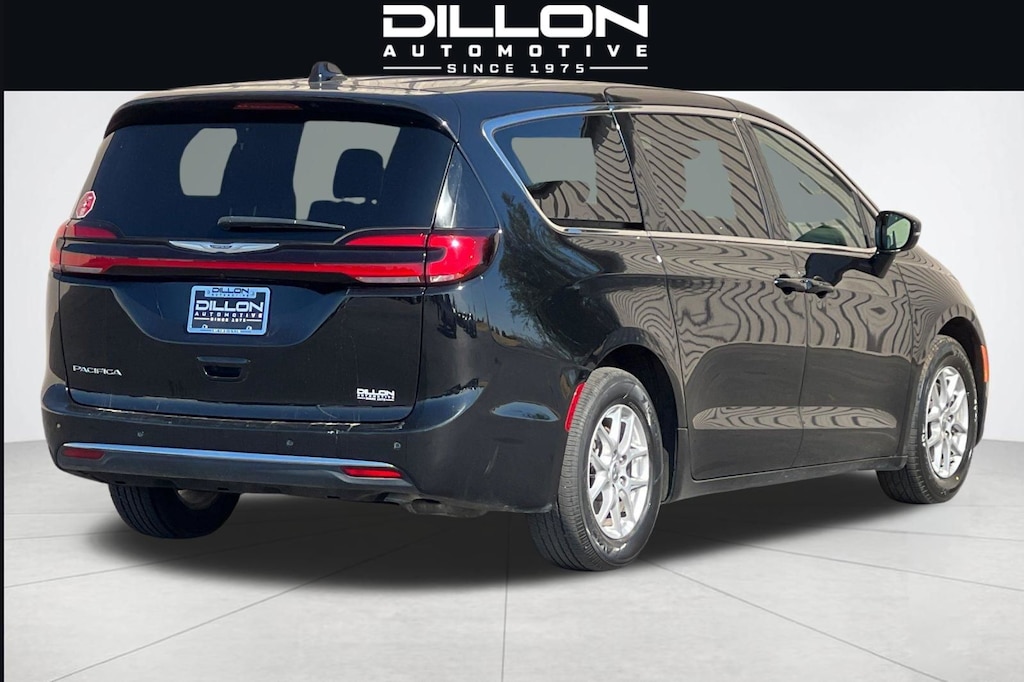 Used 2025 Chrysler Pacifica Select Minivan/Van