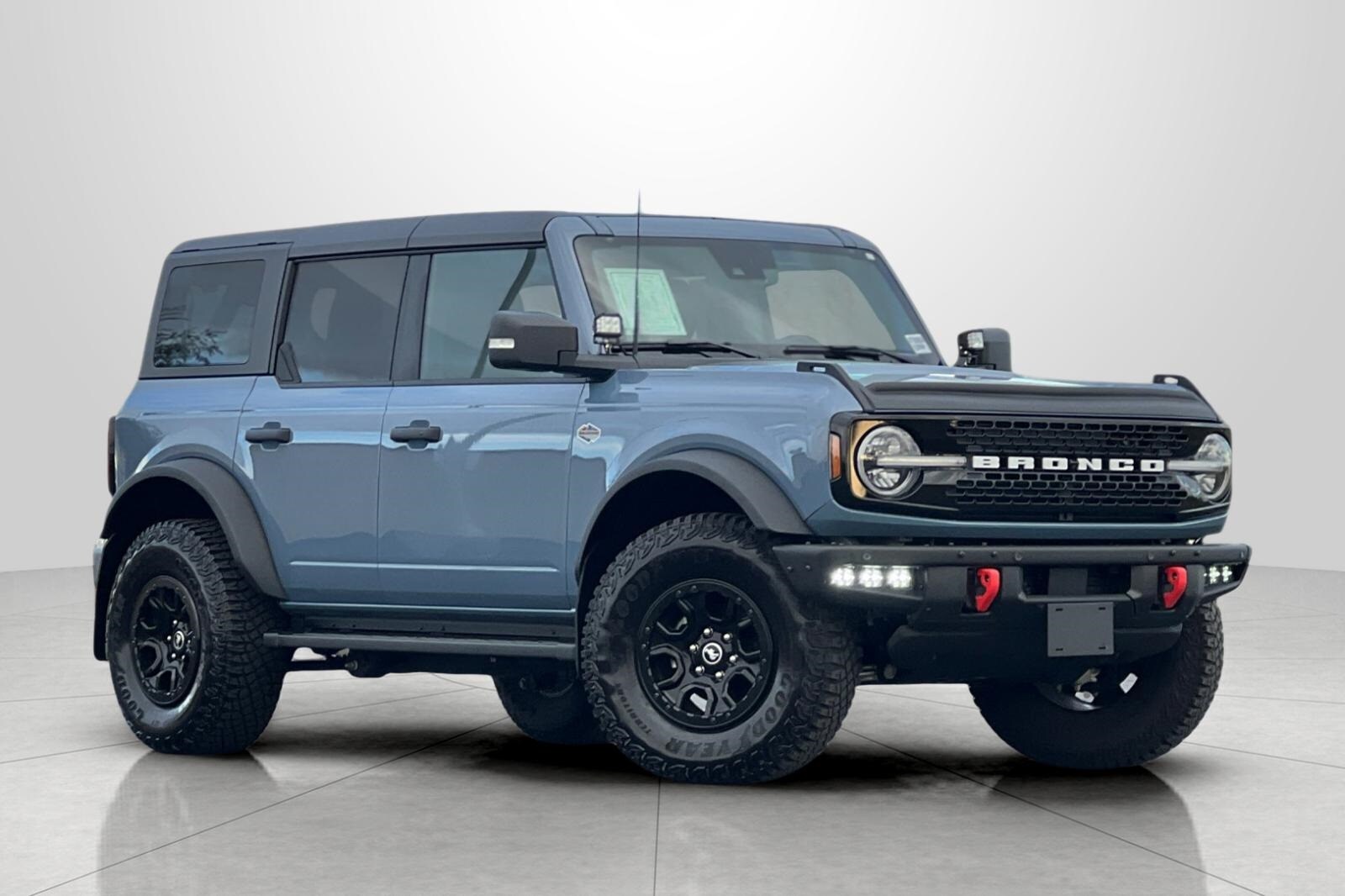 2024 Ford Bronco Wildtrak photo 2