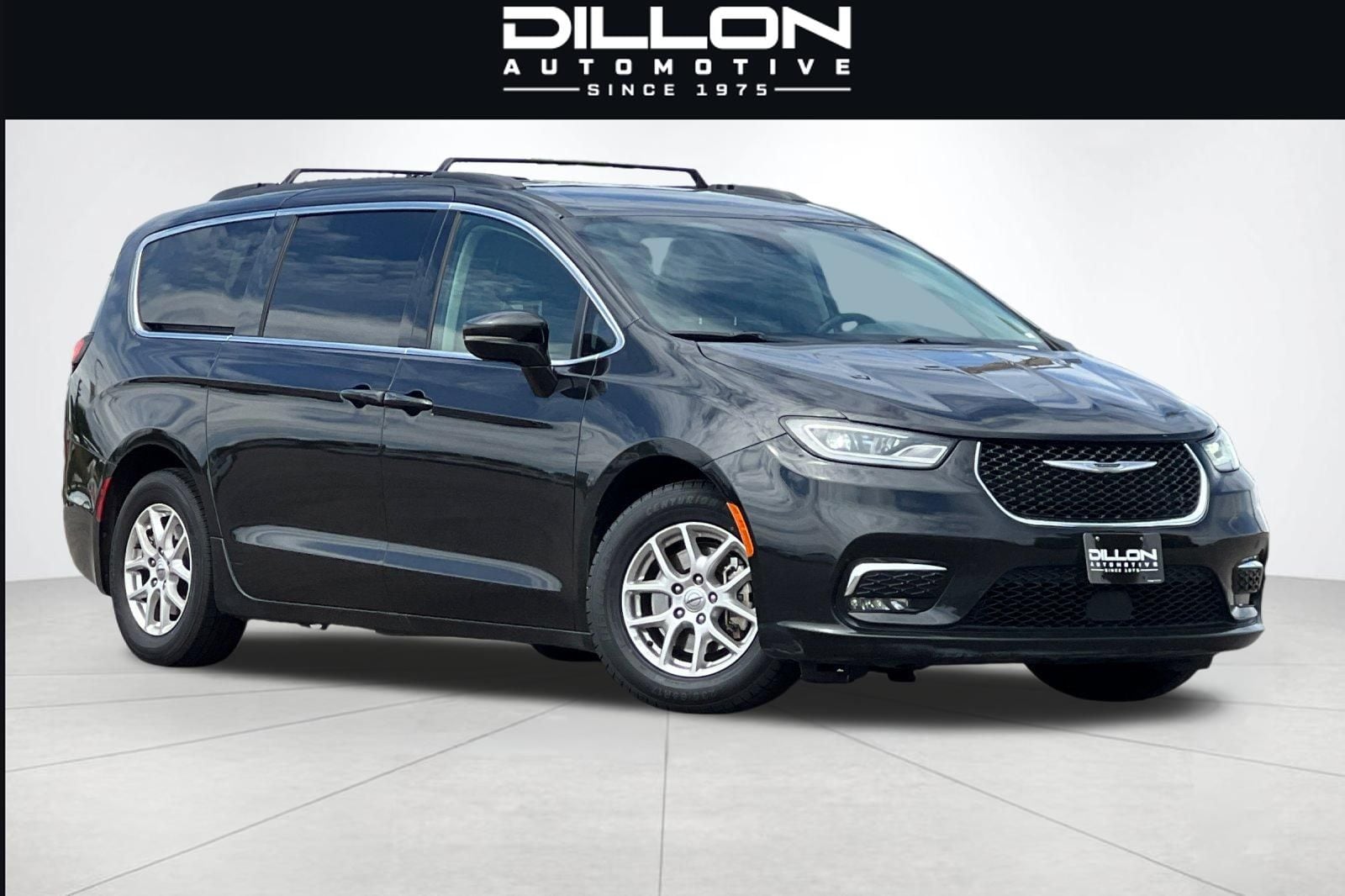 2022 Chrysler Pacifica Touring L's photo