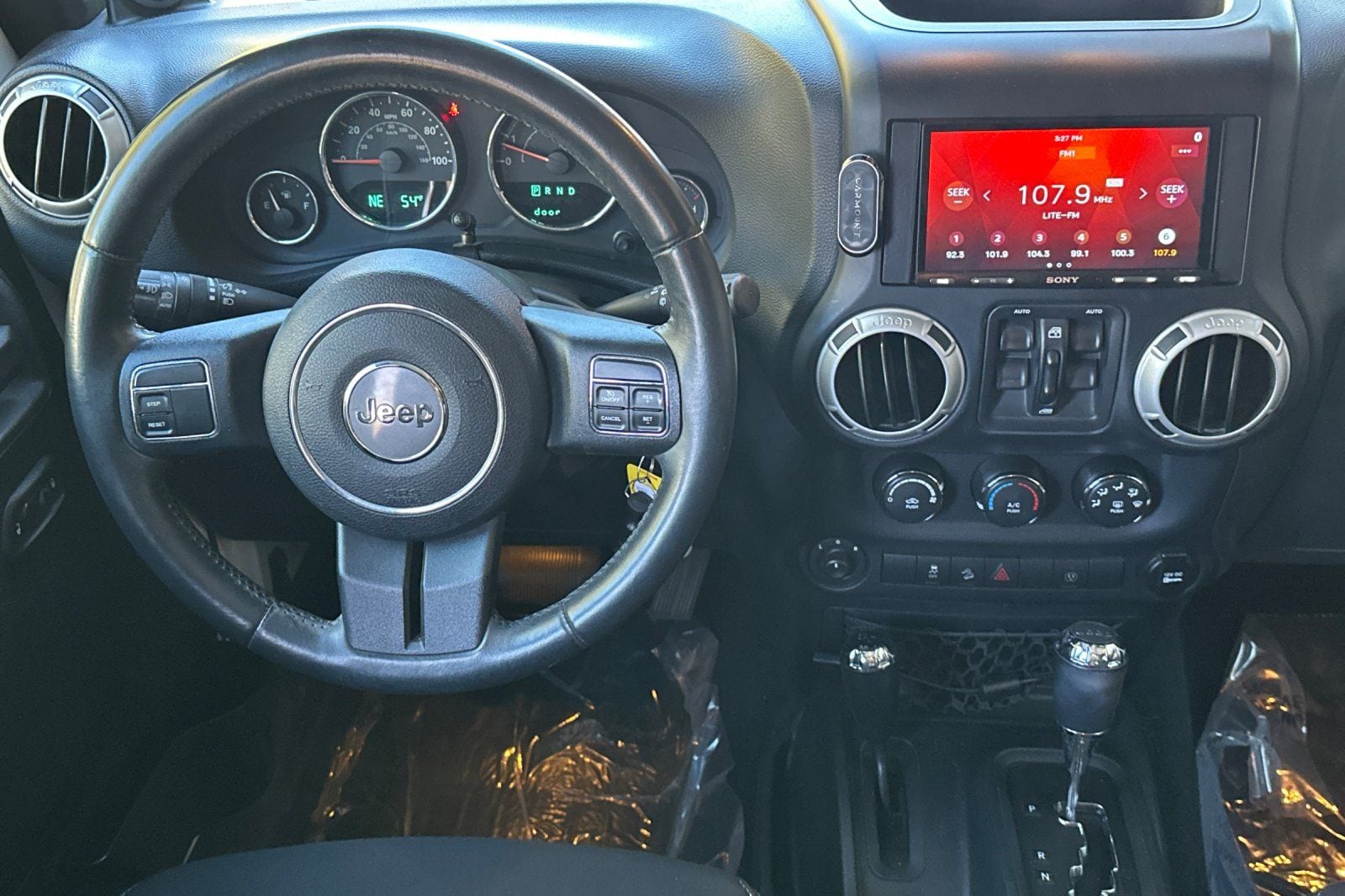 2014 Jeep Wrangler Unlimited Sahara - Photo 14