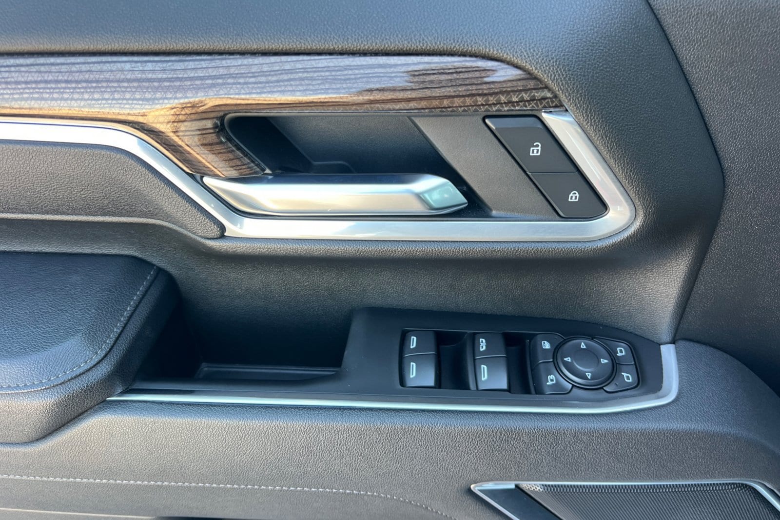2025 Chevrolet Silverado 3500HD LT - Photo 13