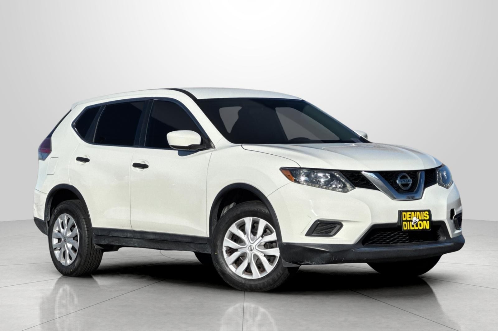 2016 Nissan Rogue S's photo